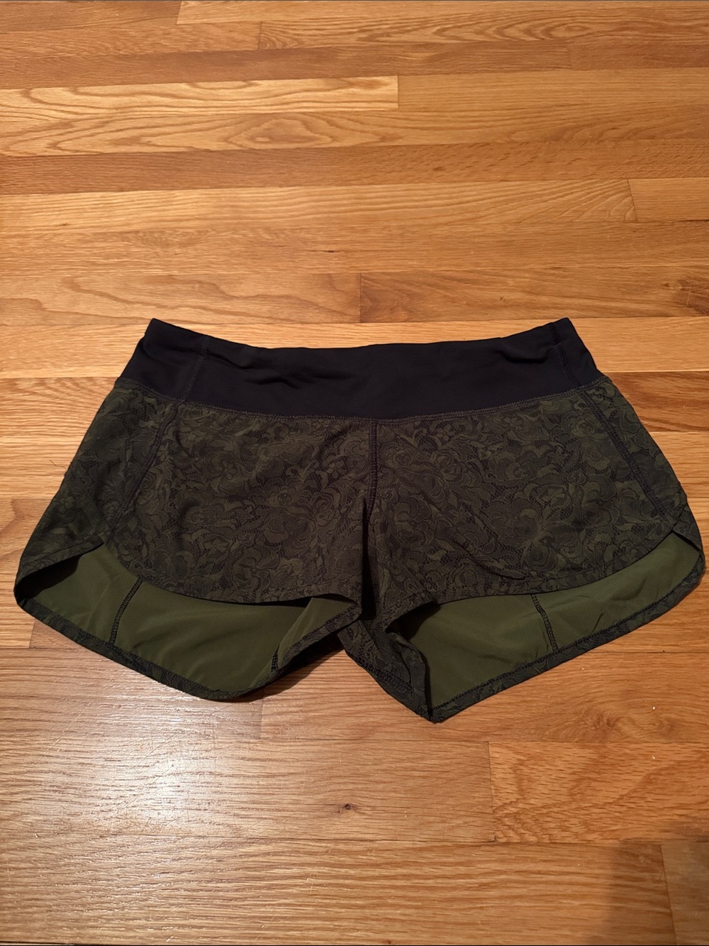 Lululemon Speed Short Run Mini Pencil Lace Brave Olive Black Floral Camo 6 - Picture 5 of 10